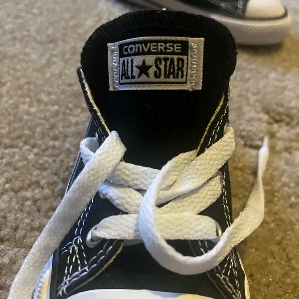 Toddler Converse Sneakers NWOT - Picture 2 of 4